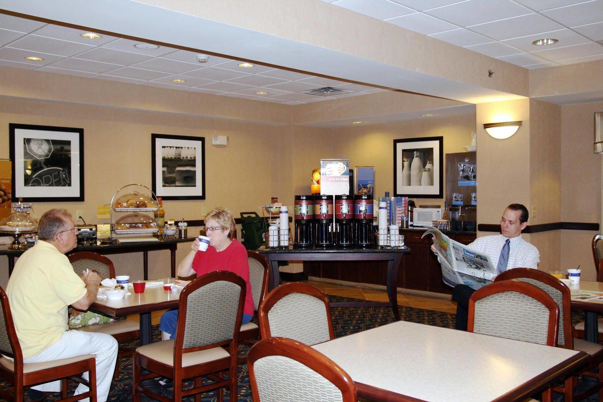 Hampton Inn Maysville Restaurant photo