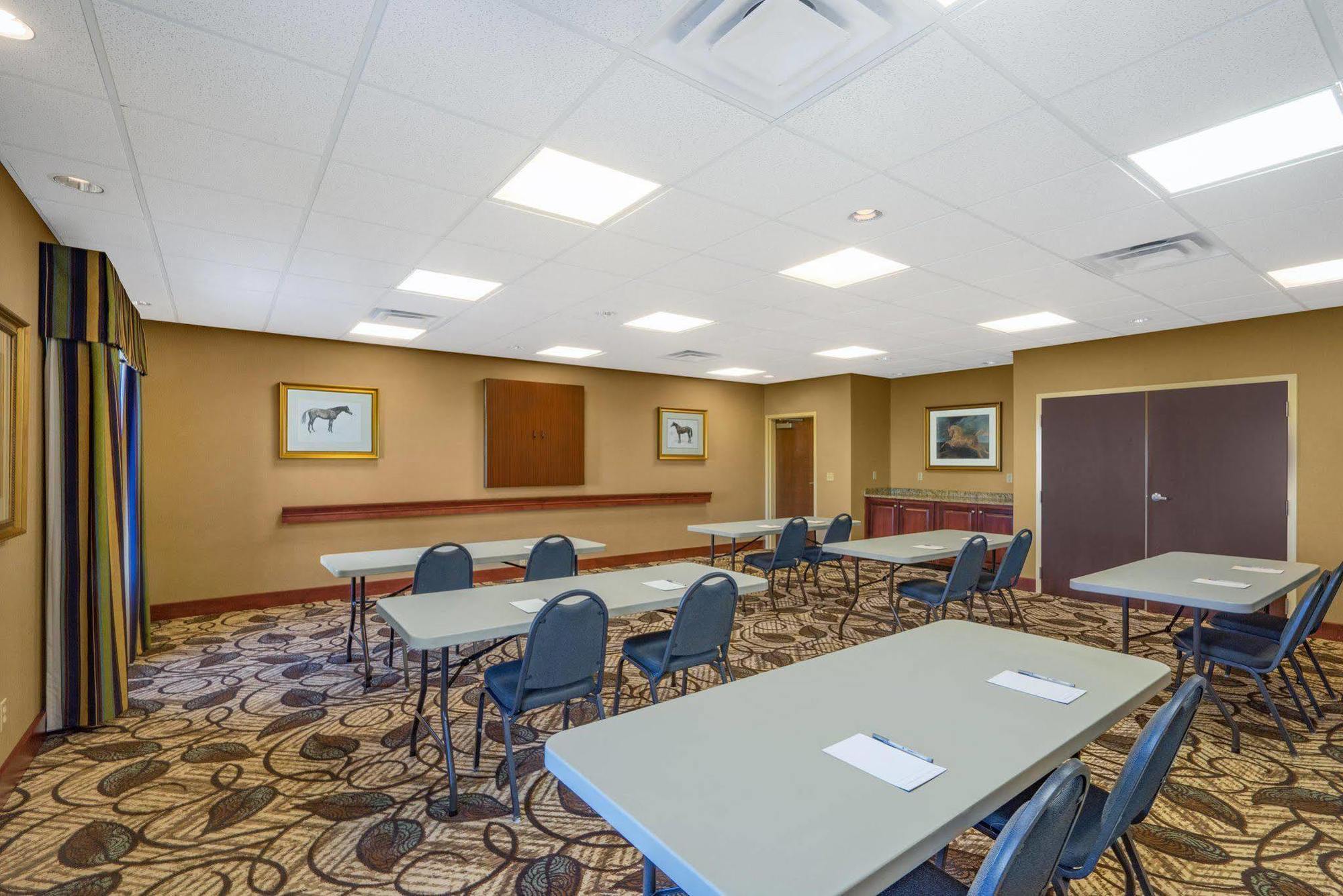 Hampton Inn Maysville Exterior photo